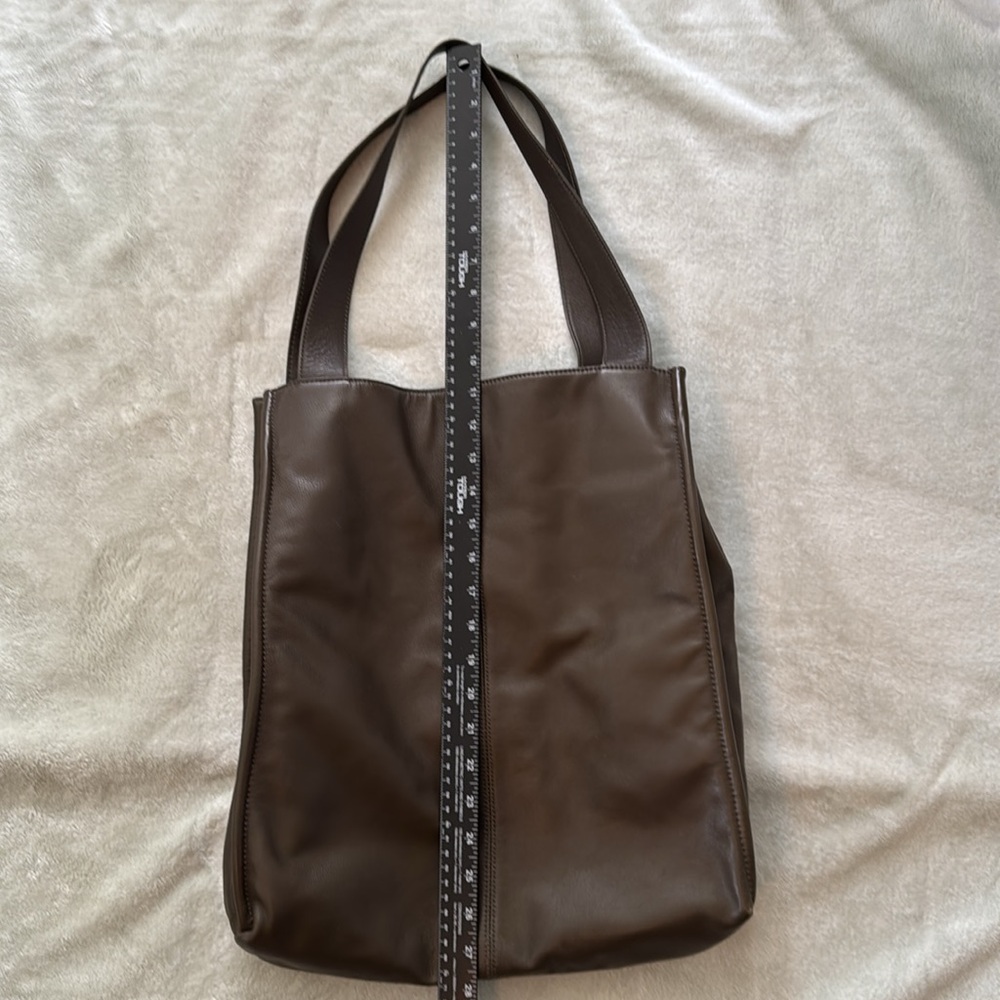 Large Margot Tote /Bucket Bag Soft Brown Leather or Vegan Leather Excellent - Picture 7 of 9